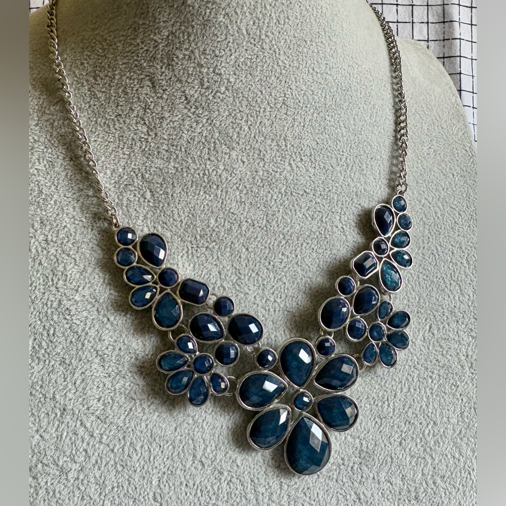 Charming Charlie Navy Blue Floral Gem Necklace 30$